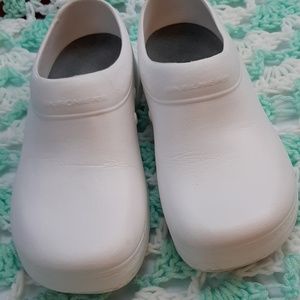 Skechers work shoe white size 6
